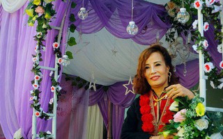 Đám cưới của cô dâu 62 tuổi và chú rể 26: Mẹ chồng khoác áo truyền thống cho con dâu, hỏi sao vẫn chưa chịu gọi bà là mẹ