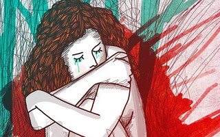 Kể với chồng chuyện bị gã hàng xóm sàm sỡ, chồng chửi tôi: “Cô phải làm gì thì anh ta mới thế chứ!”