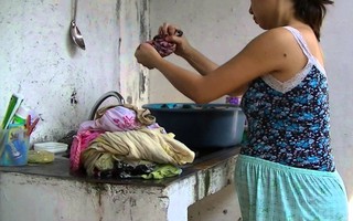 Khệ nệ ôm bụng bầu 7 tháng hầu hạ em chồng vô công rồi nghề, vợ trẻ ngán ngẩm lên xin cao kiến chị em