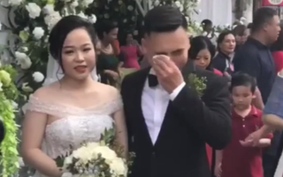 Đằng sau hình ảnh "chú rể nước mắt thành sông trong ngày cưới" gây sốt mạng là câu chuyện thực như thế này đây...