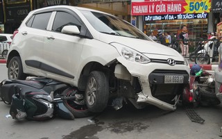 Hà Nội: Xế hộp đâm hàng loạt xe máy trên phố Tôn Đức Thắng, ít nhất 2 phụ nữ nhập viện