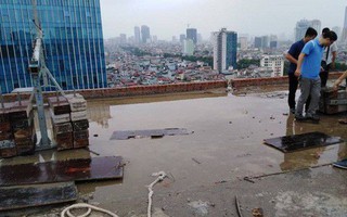 Cận cảnh nơi đặt cần trục rơi xuống đường Lê Văn Lương khiến mẹ đơn thân tử vong
