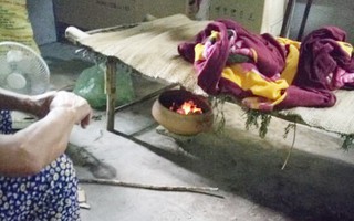 Mẹ trẻ hạnh phúc khoe đẻ xong được hơ than trong tháng nằm cữ, ngờ đâu chị em nhào vào chê lạc hậu