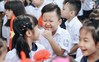 Chàng trai của mẹ, mẹ cảm thấy mình vụng về và bối rối biết bao trong thế giới mới của con! 