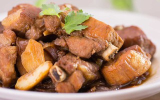 Dùng nồi cơm điện làm món sườn kho gừng mềm ngon chưa từng thấy