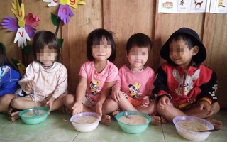 Buốt lòng nhìn cảnh trẻ em vùng cao không đủ quần áo trong cái lạnh tái tê