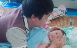 Hội những anh chồng nghiện con hơn nghiện vợ khiến chị em vừa khoái chí vừa ghen tị