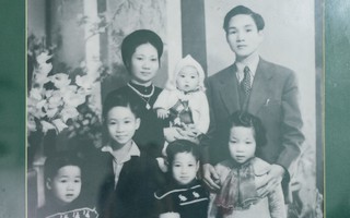 Gia đình buôn tơ lụa giàu nức tiếng phố hàng Đào và căn nhà cổ "ngưng đọng thời gian" suốt 50 năm qua