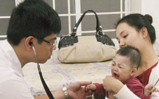 Không biết cách này thì con ốm nhẹ sẽ thành ốm nặng
