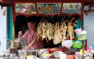 Dạo quanh các khu ẩm thực nước ngoài ở Sài Gòn, không chỉ có món ăn ngon mà chụp ảnh sống ảo cũng cực chất
