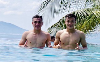 Bí mật đằng sau việc chàng thủ môn Tiến Dũng từng mặc áo của em trai bên trong áo thi đấu: Dụng ơi, giữ gôn cùng anh nhé!