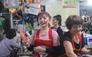Tiểu thương Đà Nẵng treo quốc kỳ khắp chợ, nghỉ bán sớm để cổ vũ cho đội tuyển U23 Việt Nam