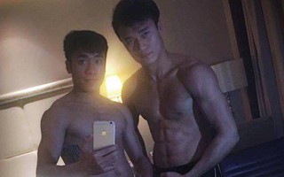 Khi Bùi Tiến Dũng và đồng đội cùng cởi áo khoe body "cực phẩm" 6 múi