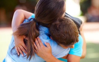 Bức tâm thư người mẹ dành tặng con trai sau khi nhận kết quả thi khiến ai nấy đều nghẹn ngào, cay mắt