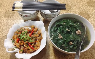 Mâm cơm đẹp mắt ngày cuối tuần của mẹ trẻ bị chị em trách móc khi soi tới bộ bát đũa