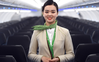 Phải công nhận, đồng phục của tiếp viên Bamboo Airways không chỉ lịch sự mà còn rất đẹp và trendy