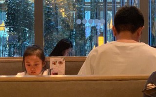 Lủi thủi một mình chăm con, Lưu Khải Uy và Giả Nãi Lượng được gắn với cụm từ “đáng thương nhất Cbiz”