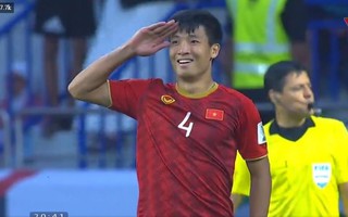 Ngày này năm trước Tư Dũng cởi áo khoe 6 múi ăn mừng, năm nay sút quả quyết định đưa Việt Nam vào tứ kết Asian Cup