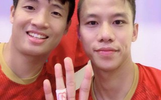 Hóa ra, mẩu giấy lạ quấn trên ngón tay Quế Ngọc Hải lại có ý nghĩa ngọt ngào như thế