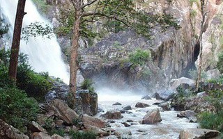 Khánh Hòa: 2 công an và 1 cô gái tử nạn khi đi chơi thác Tà Gụ