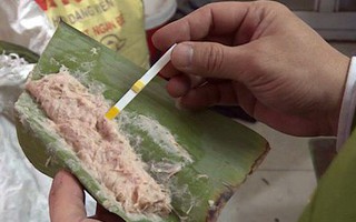 Hà Nội: Một cơ sở cho hàn the để sản xuất giò bị bắt tại trận