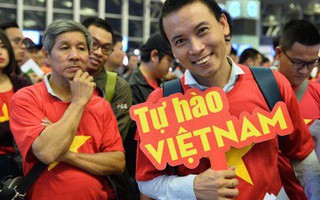 Hàng trăm CĐV từ Hà Nội - Hồ Chí Minh hội quân sang cổ vũ ĐT Việt Nam trong trận tứ kết Asian Cup 2019