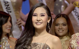 Lê Âu Ngân Anh tiếp tục livestream, phản pháo thầy dạy catwalk của mình và H'Hen Niê là người không đáng tin