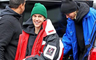 Liên tục dời ngày cưới, vợ chồng Justin Bieber có biểu hiện gì mà "đập tan" tin đồn trục trặc?