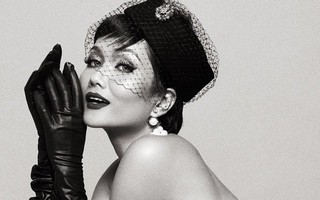 H'Hen Niê hóa thân thành huyền thoại Audrey Hepburn mừng ngày trở thành Hoa hậu đẹp nhất thế giới