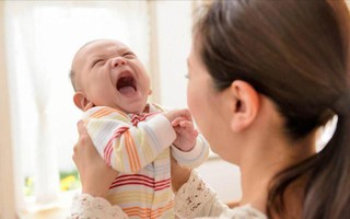 Đây chính là những điều tuyệt đối không nên làm khi bế con mà mẹ bỉm sữa nào cũng nên nhớ