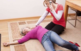 Bệnh nhân đột quỵ tăng cao khi trời rét đậm, hãy làm ngay những bước sống còn này trên đường cấp cứu