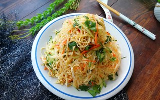 Mâm cỗ ngày Tết không thể thiếu món nộm, vừa giải ngán lại còn giúp giữ dáng đẹp da