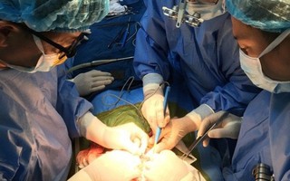 Hai bệnh nhi mắc khối u hiếm gặp được phẫu thuật thành công