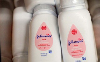 Nghi vấn chứa amiăng gây ung thư, Sri Lanka ngừng nhập khẩu phấn rôm Johnson&Johnson