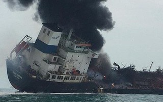 Tàu Việt Nam bốc cháy trên biển Hong Kong