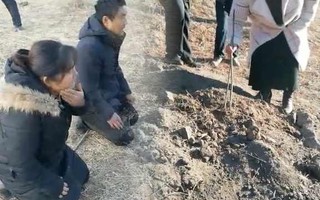 Hài cốt của thiếu nữ qua đời 18 năm bị lấy trộm, mọi người biết chuyện đều rùng mình với hủ tục truyền thống ghê rợn