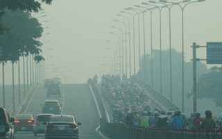 Bầu trời miền Tây đi qua cao tốc TP. HCM - Trung Lương trắng đục
