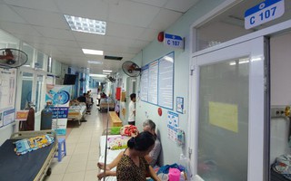 TP.HCM: Cha nghi lên cơn ngáo đá, dùng dao đâm liên tiếp con trai 9 tuổi đến vỡ lách vì tưởng là... chó