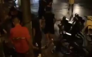 Khẩn trương truy bắt nhóm côn đồ đánh gãy cổ người hâm mộ cổ vũ bóng đá