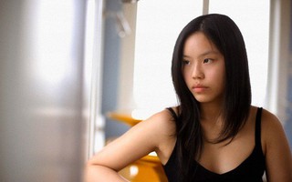 Phát hiện bí mật động trời của mẹ chồng, tôi vừa kinh sợ vừa lén quay lại đoạn video nhưng không dám đưa cho chồng xem vì sợ sóng gió gia đình