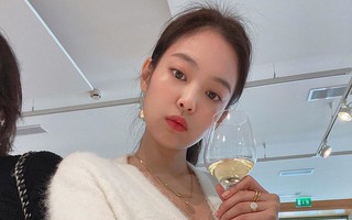 Tóc con, tóc chỉa chẳng trừ một ai: Đến mỹ nhân tầm cỡ như Jennie, Taeyeon cũng phải "chịu trận" đám tóc lơ thơ trên đỉnh đầu