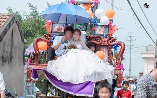 Màn rước dâu sáng tạo cực đỉnh khiến cả phố ai cũng phải ngoái nhìn vì độ "bá đạo" của cô dâu chú rể