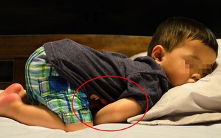 Phát hiện trẻ mầm non thủ dâm do tay “rung lên” khi nằm tư thế lạ, cách xử lý của cô giáo rất phù hợp với lời khuyên của bác sĩ