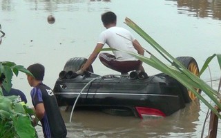 Ám ảnh lời kể người dân gần hiện trường vụ xe Mercedes rơi xuống kênh khiến 3 người tử vong