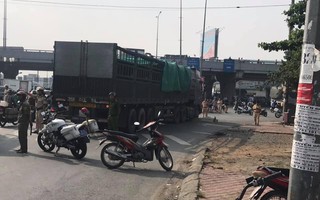 TP.HCM: Chở con gái 5 tuổi đi học, đôi vợ chồng trẻ bị xe tải cán chết tại chỗ