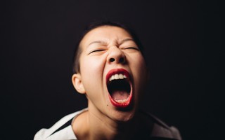 Sếp làm ngơ để đồng nghiệp “con ông cháu cha” tác oai tác quái, nàng công sở ức chế đăng đàn nhờ dân mạng giúp đỡ