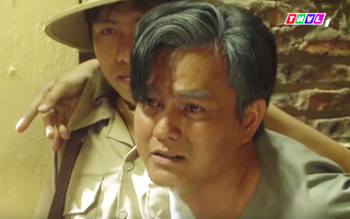 "Tiếng sét trong mưa": Hình ảnh cuối cùng của Khải Duy trước khi đi tù, nhìn Thị Bình nói "anh yêu em"
