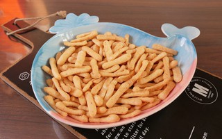 Đừng tốn tiền mua snack công nghiệp, mẹ có thể tự làm snack tôm cho bé ăn vừa ngon vừa dinh dưỡng!