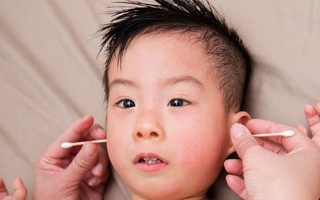Có nên lấy ráy tai cho trẻ nhỏ?