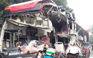 Tuyên Quang: Hàng chục hành khách hoảng loạn trong vụ tai nạn giữa đoạn đường trơn